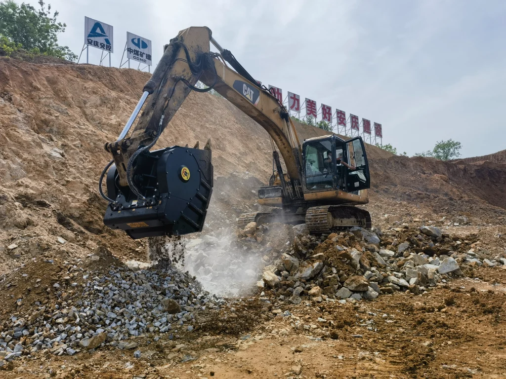 Acessório para escavadeira de caçamba trituradora à venda