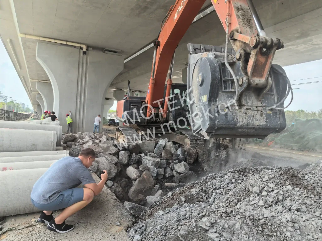 MOTEK MTC330 crusher bucket manufacturer