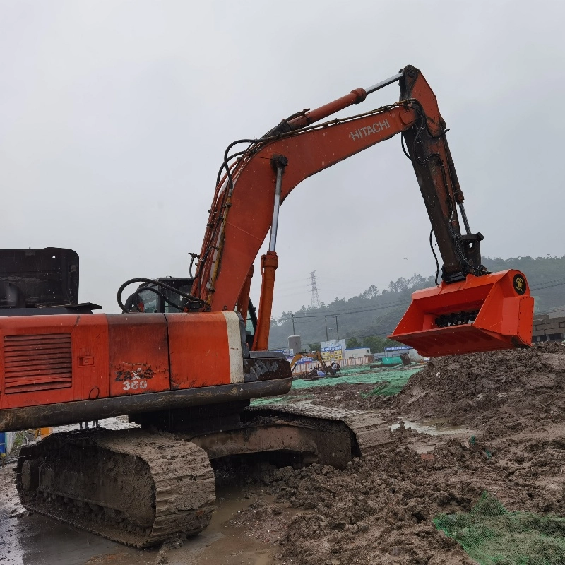 sludge processing with screening bucket